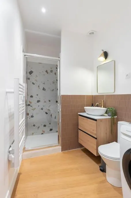 Charmant T3 Sur Jolie Place, Parking Inclus, Clim La Ciotat Apartment
