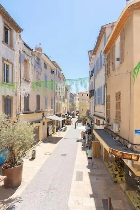 Charmant T3 Sur Jolie Place, Parking Inclus, Clim La Ciotat 0*,  France