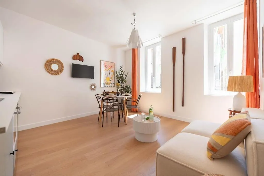 Charmant T3 Sur Jolie Place, Parking Inclus, Clim La Ciotat Apartment