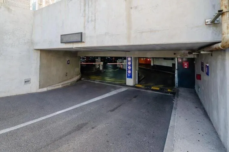 Apartment Charmant T3 Sur Jolie Place, Parking Inclus, Clim La Ciotat France