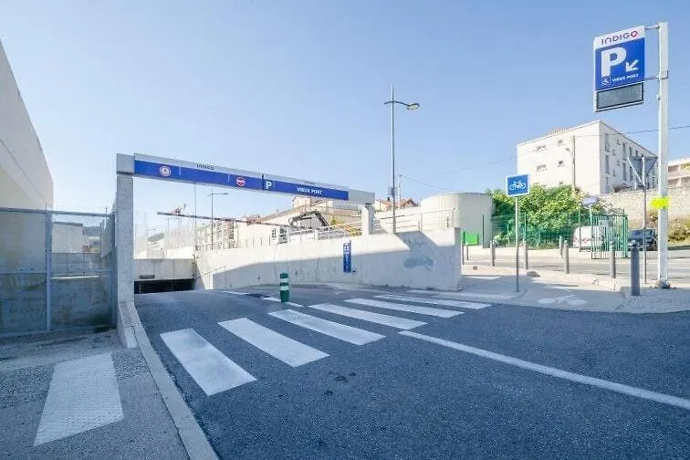 Charmant T3 Sur Jolie Place, Parking Inclus, Clim La Ciotat